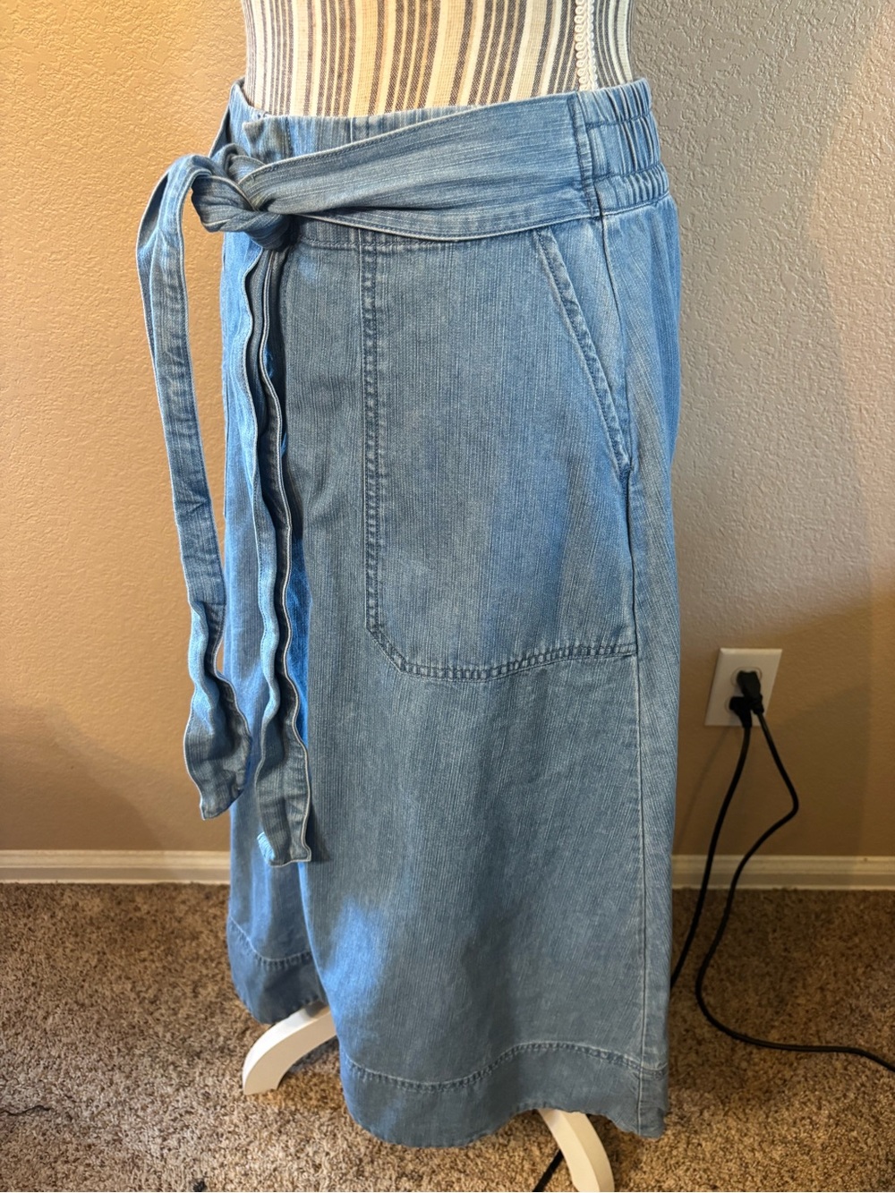Universal Thread Denim Skirt Size 6 Light Blue Tie-Waist Belt Midi A-Line Jean - Picture 6 of 12